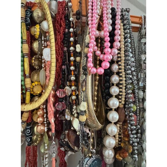 Over 6 Lbs Vintage And Costume Necklaces Multi Color Beaded Statement Lot - Picture 7 of 11